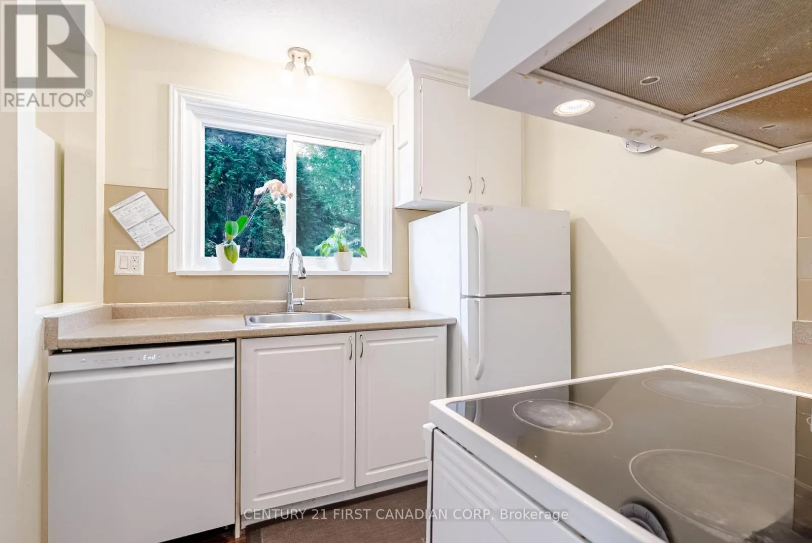 8 - 360 HOMESTEAD COURT, #8