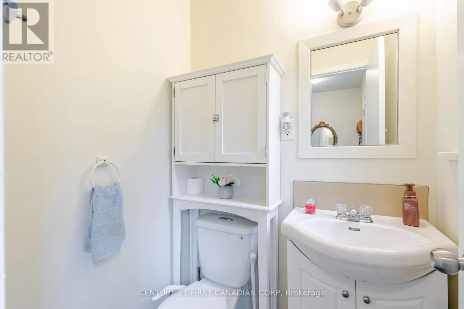 8 - 360 HOMESTEAD COURT, #8