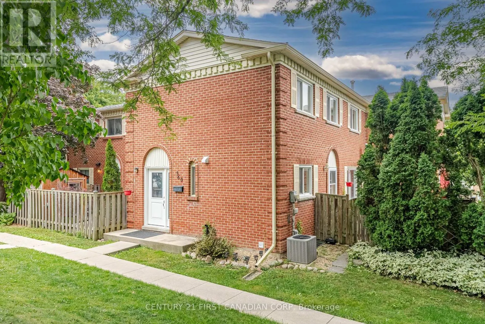 8 - 360 HOMESTEAD COURT, #8