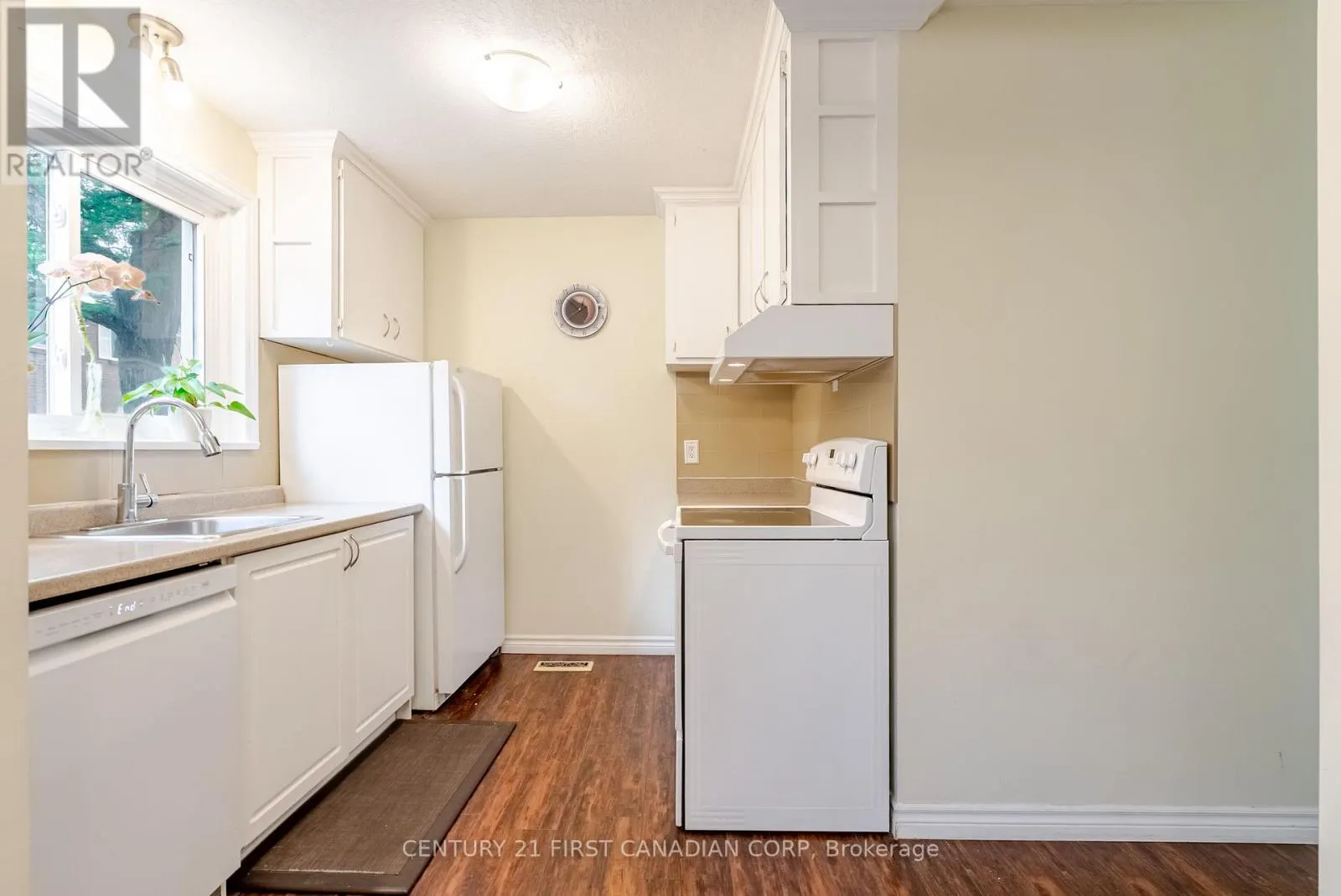 8 - 360 HOMESTEAD COURT, #8
