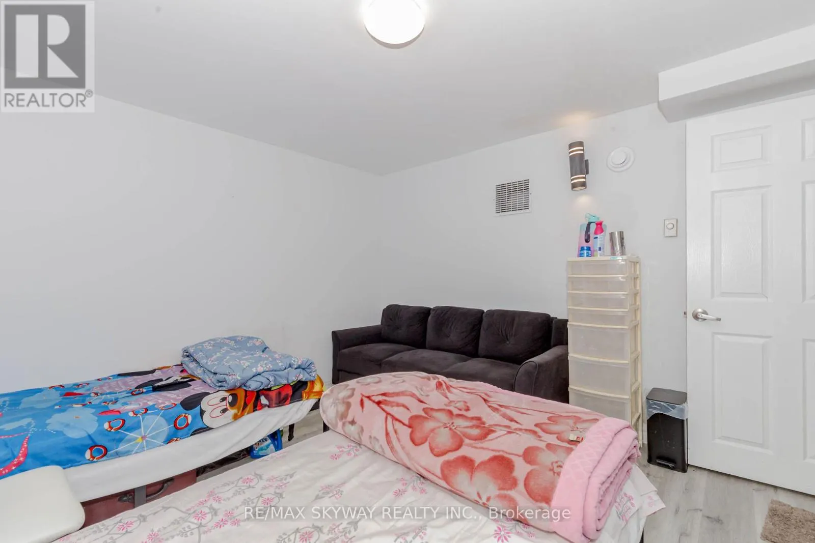 512 GLENDENE CRESCENT