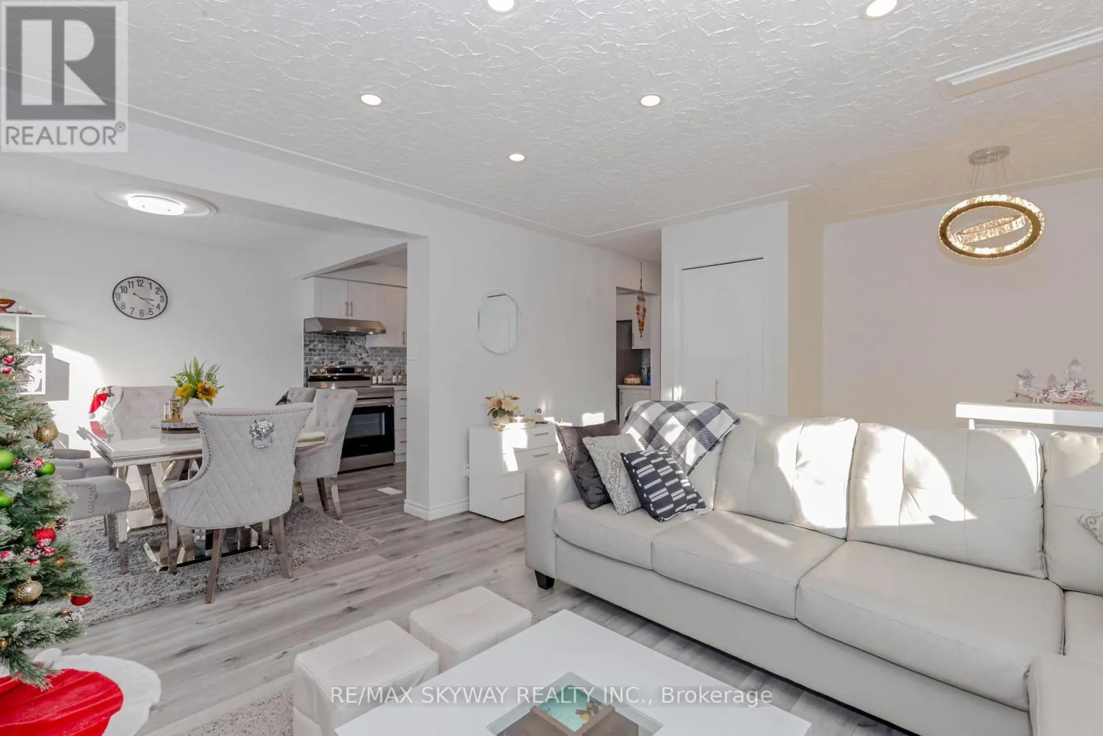 512 GLENDENE CRESCENT