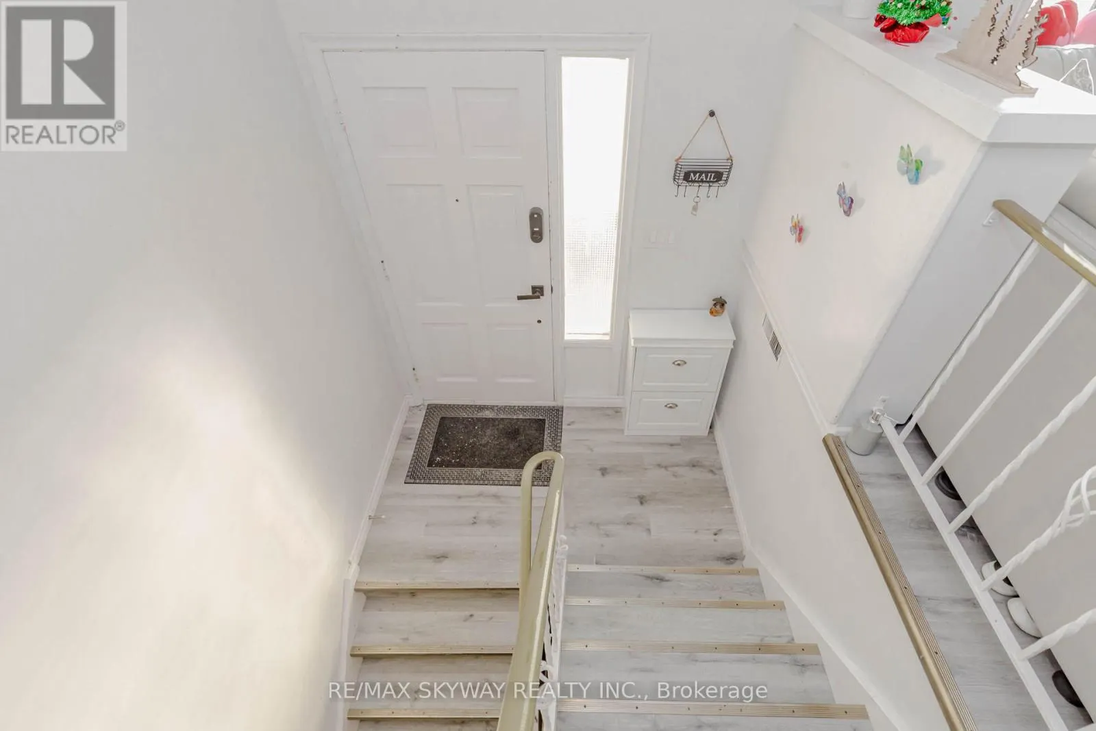 512 GLENDENE CRESCENT