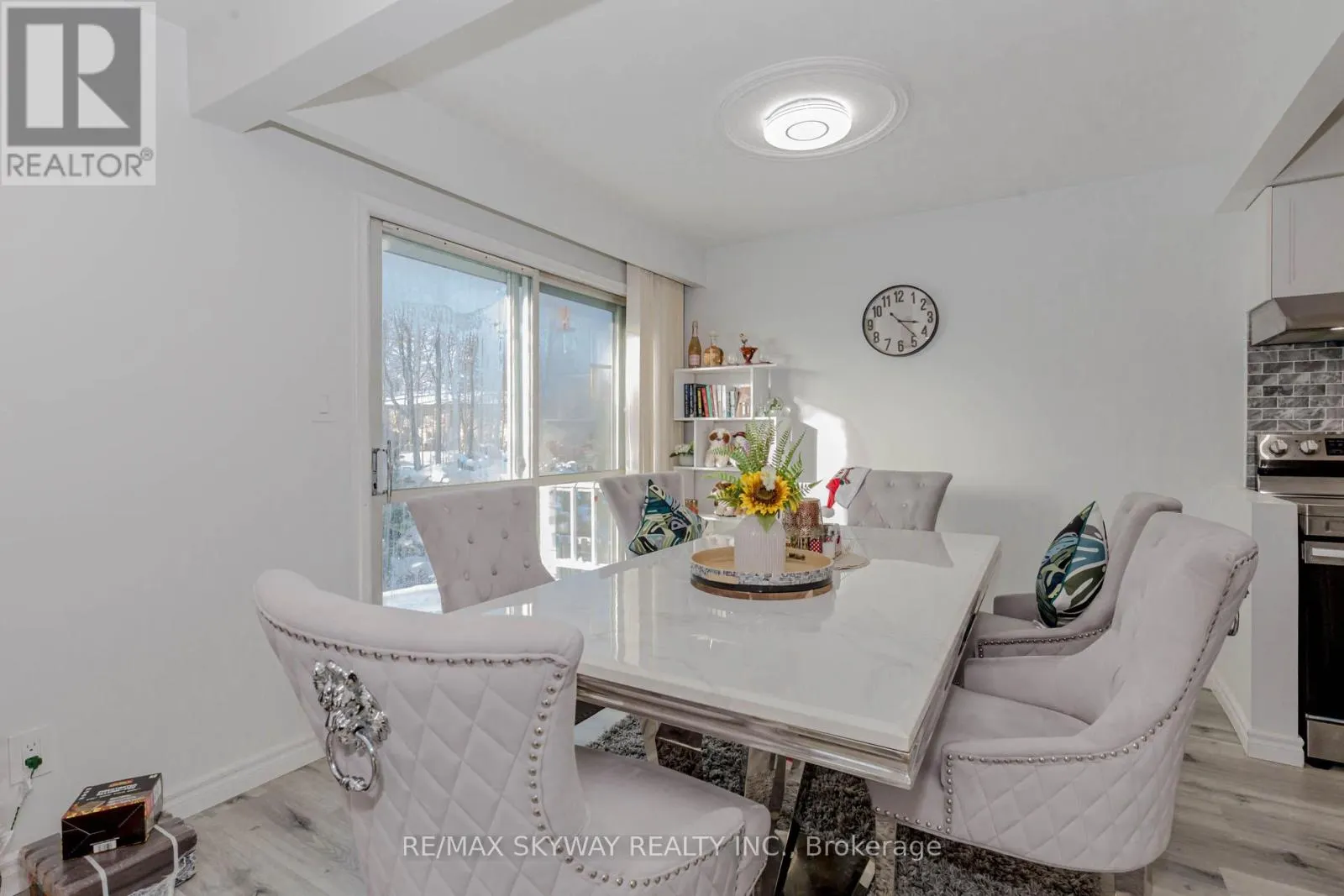 512 GLENDENE CRESCENT