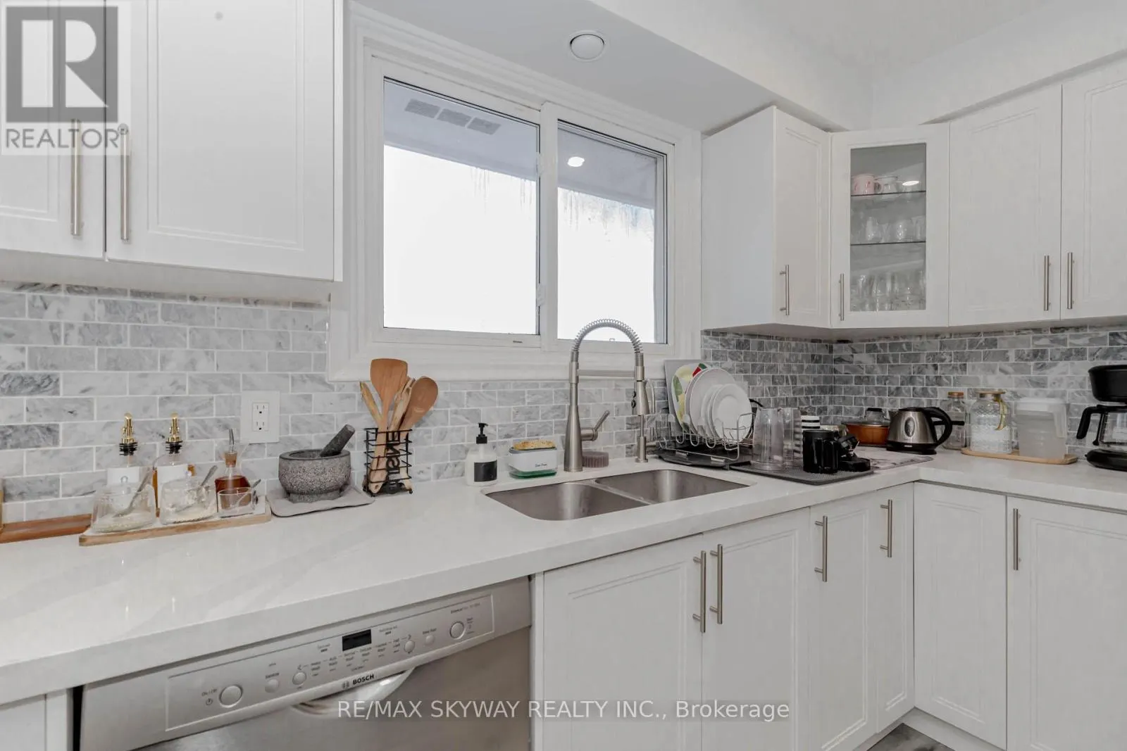 512 GLENDENE CRESCENT