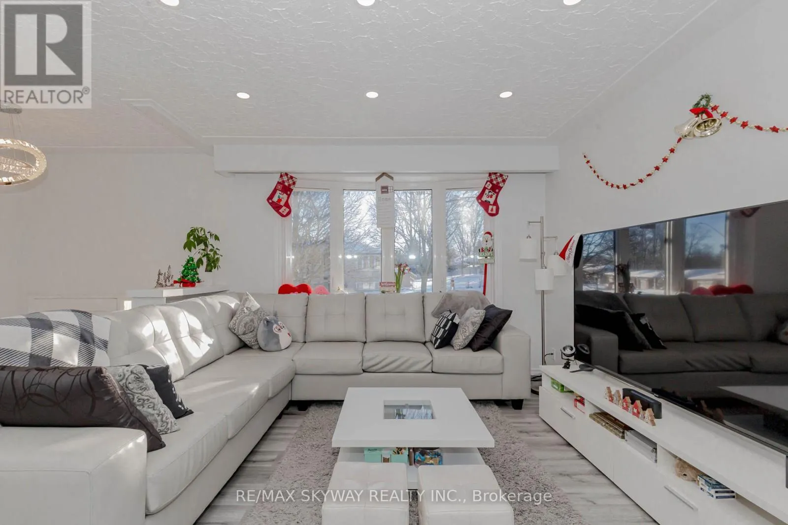 512 GLENDENE CRESCENT