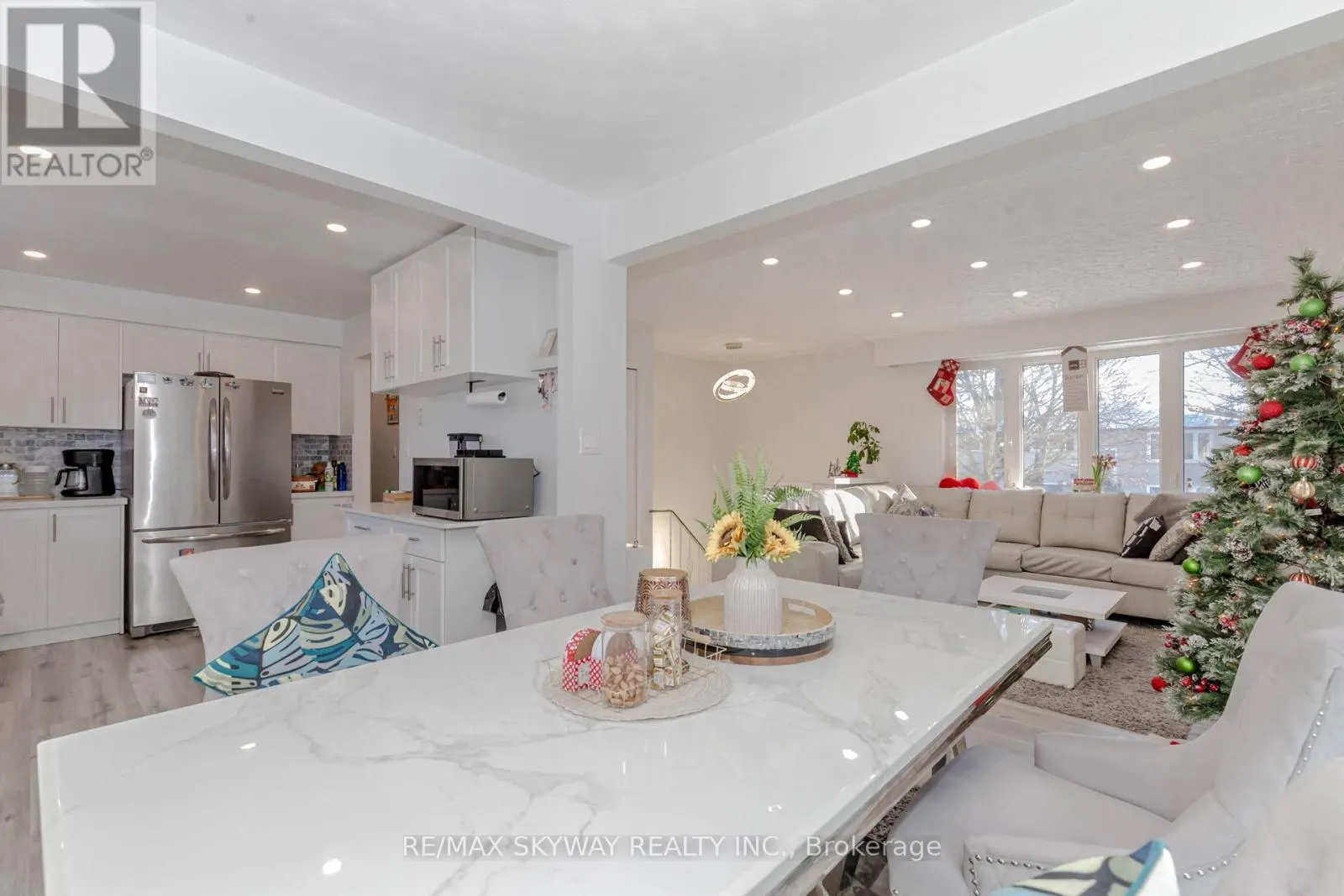 512 GLENDENE CRESCENT