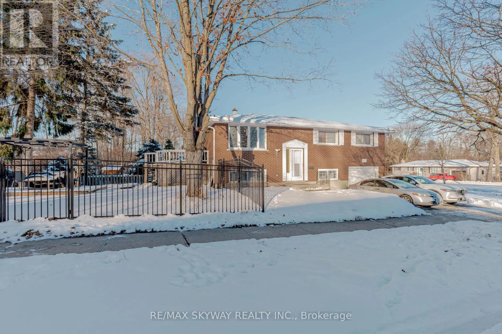 512 GLENDENE CRESCENT