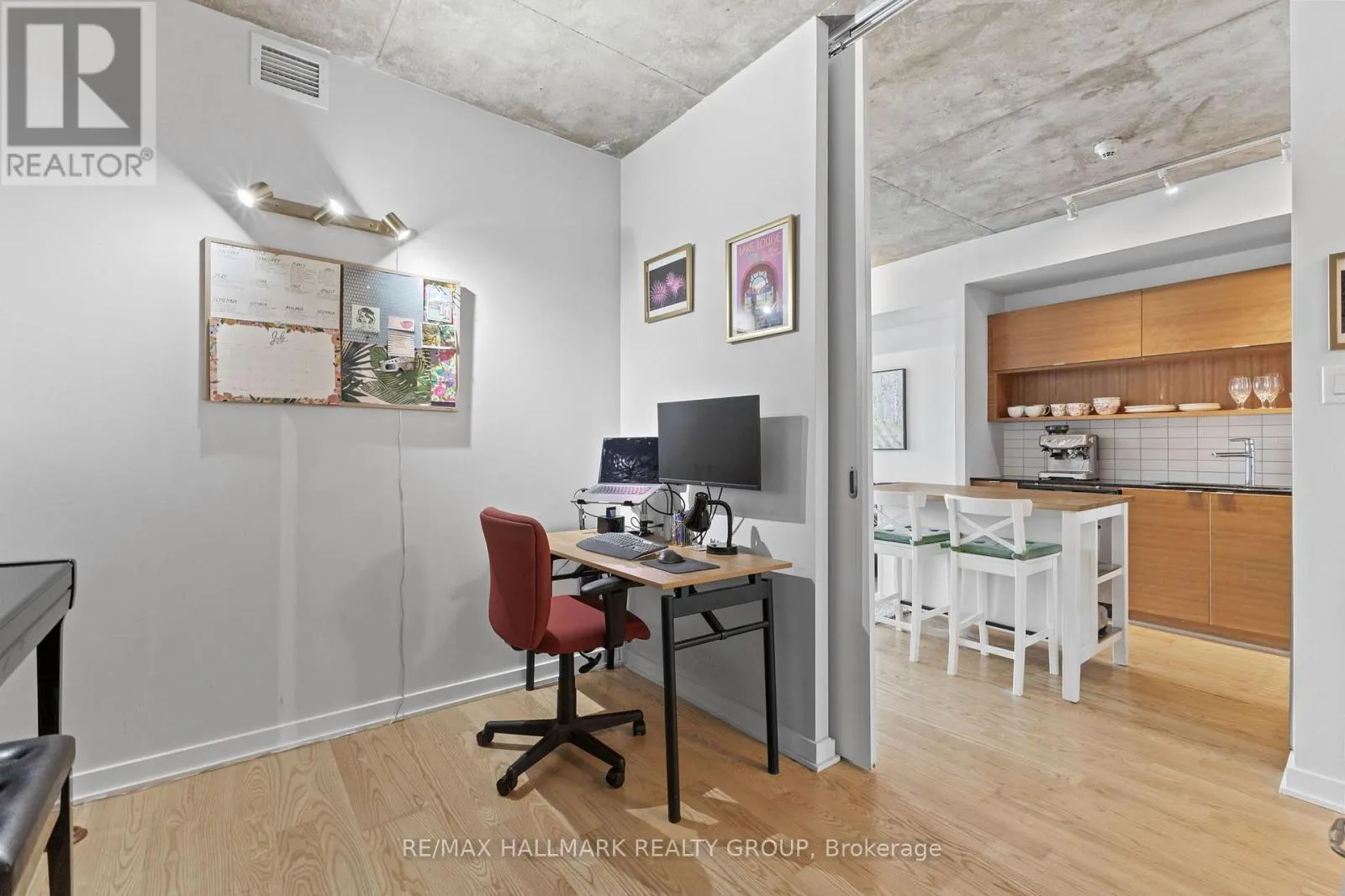 2105 - 324 LAURIER AVENUE W