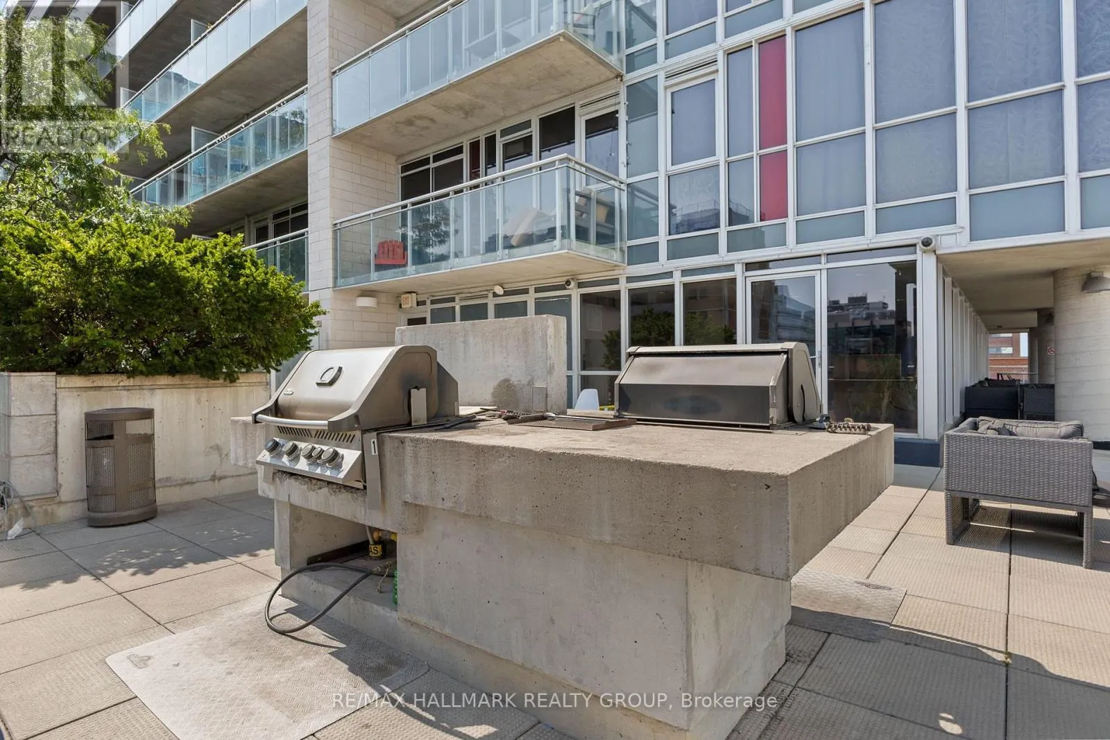 2105 - 324 LAURIER AVENUE W