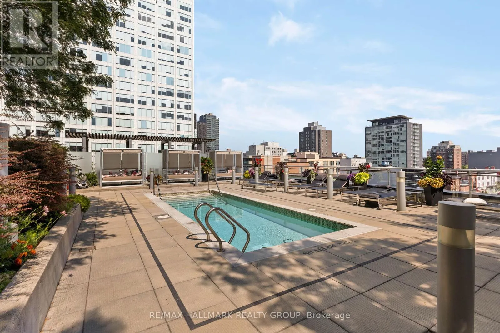 2105 - 324 LAURIER AVENUE W