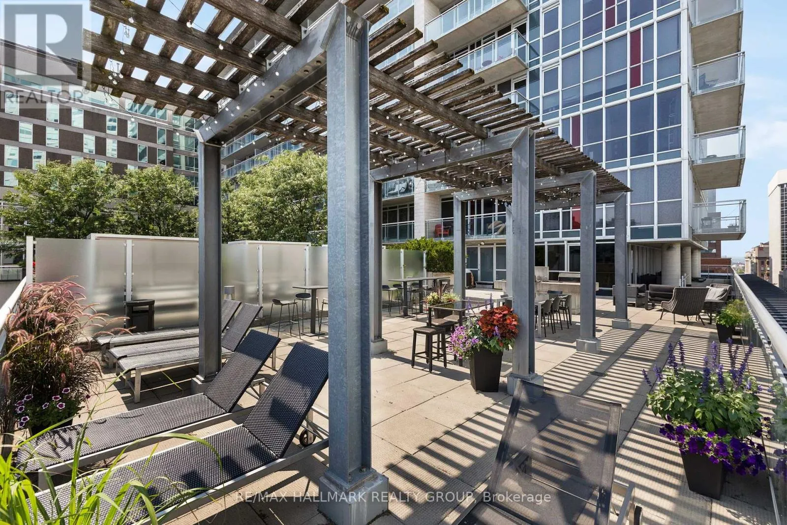 2105 - 324 LAURIER AVENUE W