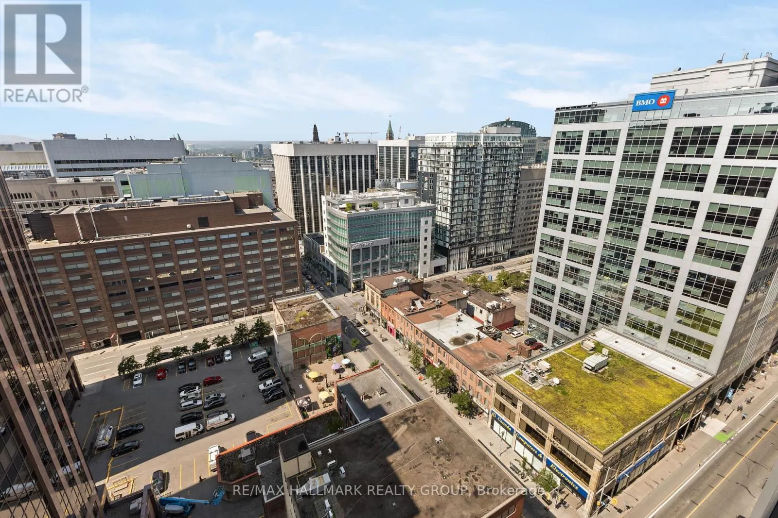2105 - 324 LAURIER AVENUE W
