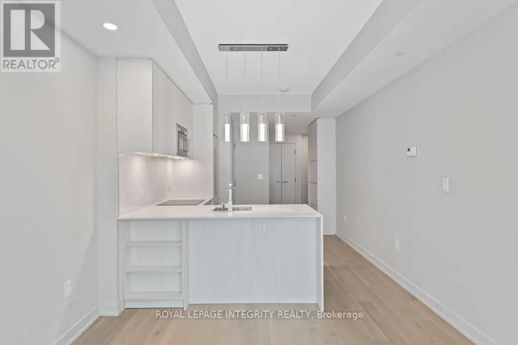 802 - 101 QUEEN STREET