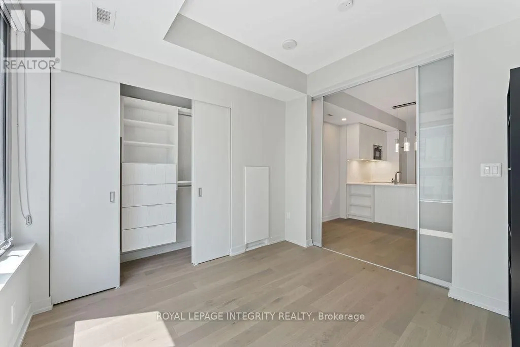 802 - 101 QUEEN STREET