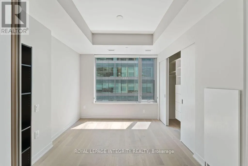 802 - 101 QUEEN STREET