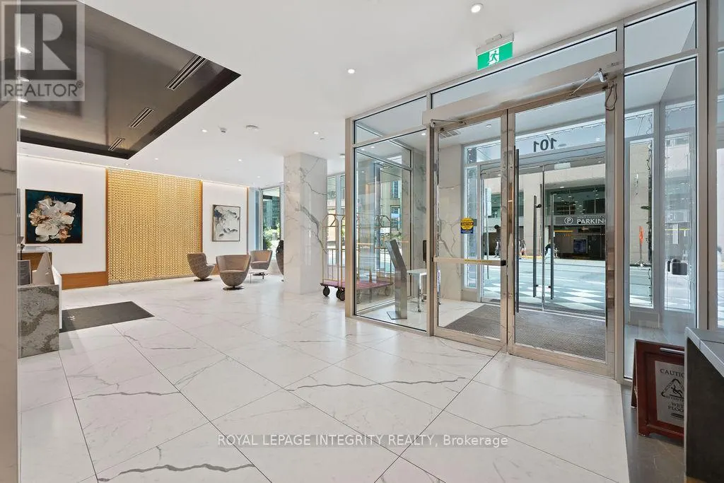 802 - 101 QUEEN STREET
