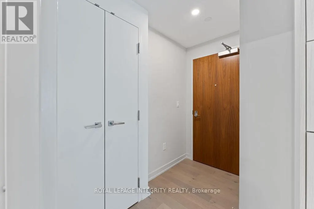 802 - 101 QUEEN STREET