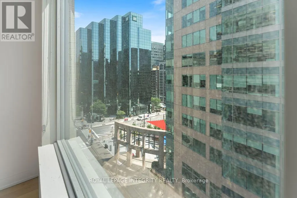 802 - 101 QUEEN STREET