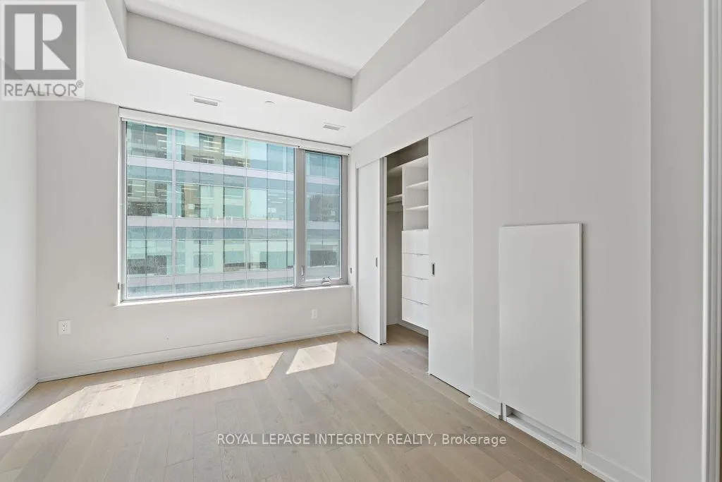 802 - 101 QUEEN STREET