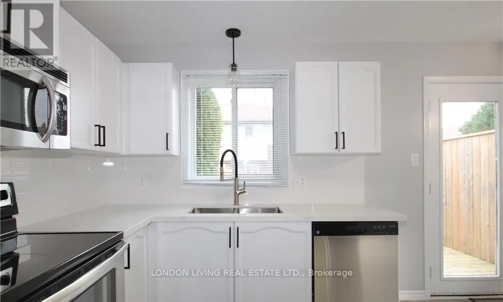 82 - 70 CHAPMAN COURT, #82
