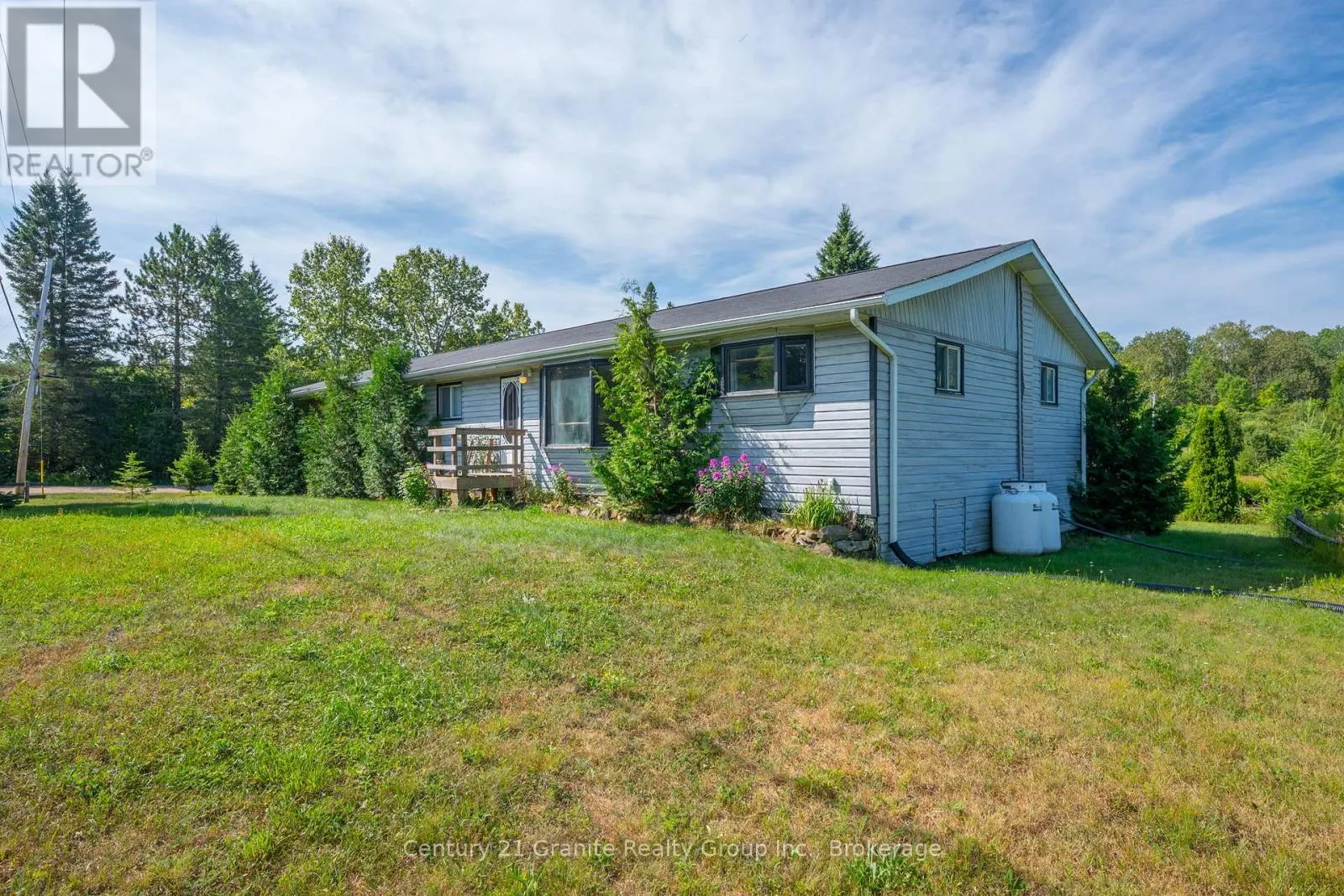 10 HILLSIDE ROAD