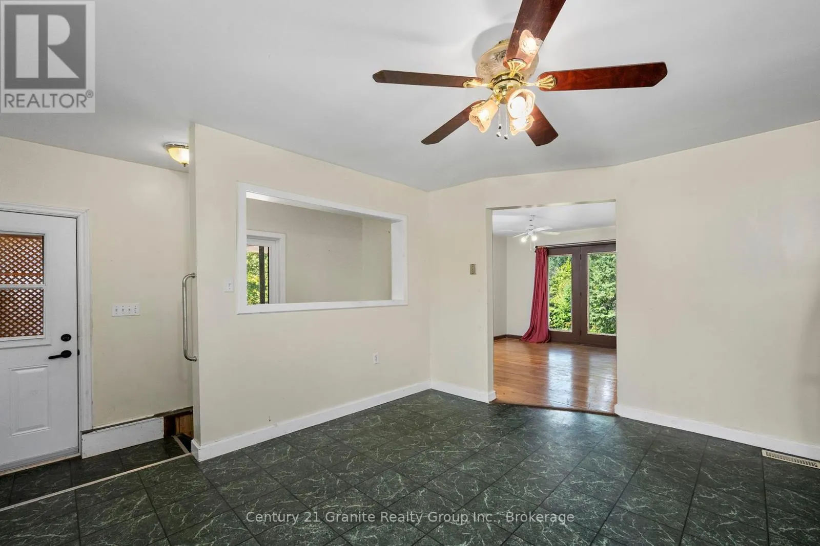 10 HILLSIDE ROAD