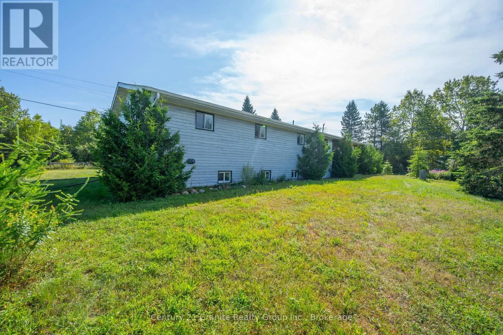 10 HILLSIDE ROAD