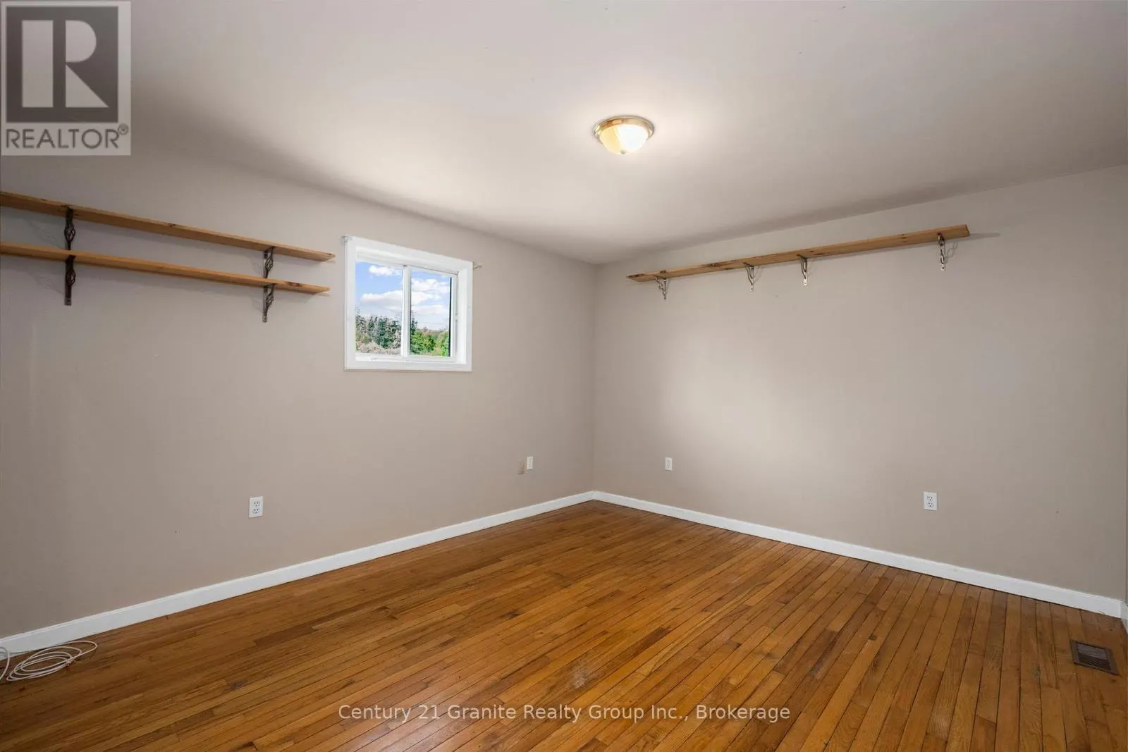 10 HILLSIDE ROAD
