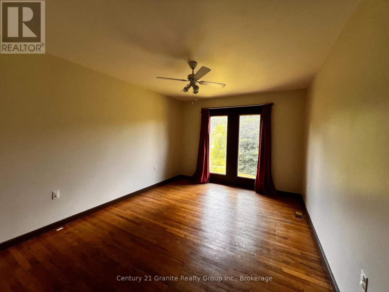 10 HILLSIDE ROAD
