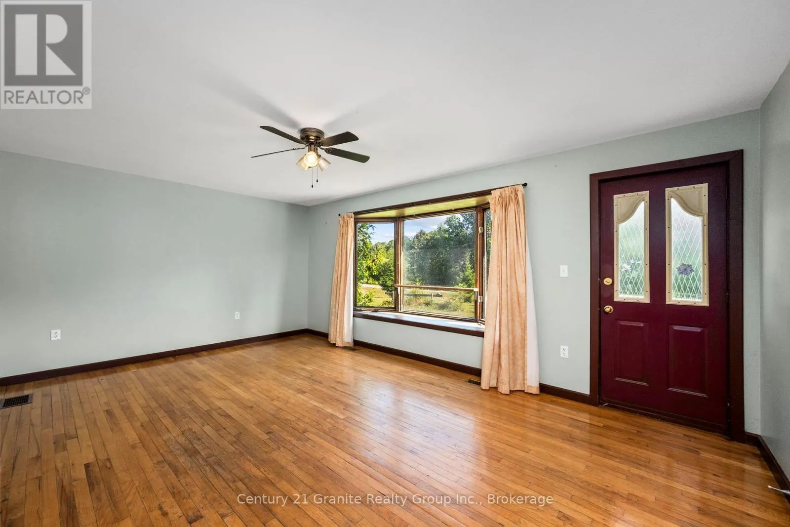 10 HILLSIDE ROAD