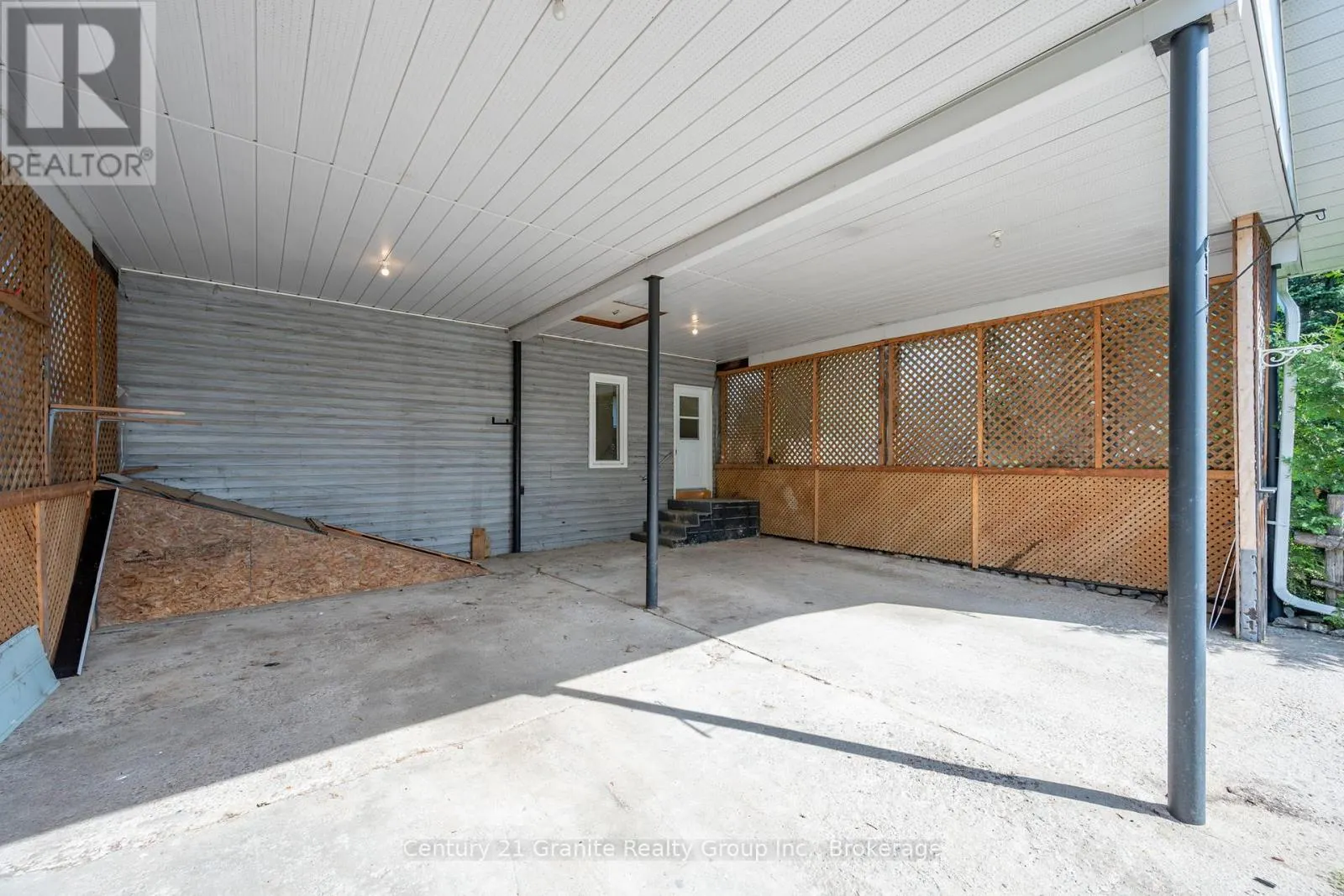10 HILLSIDE ROAD