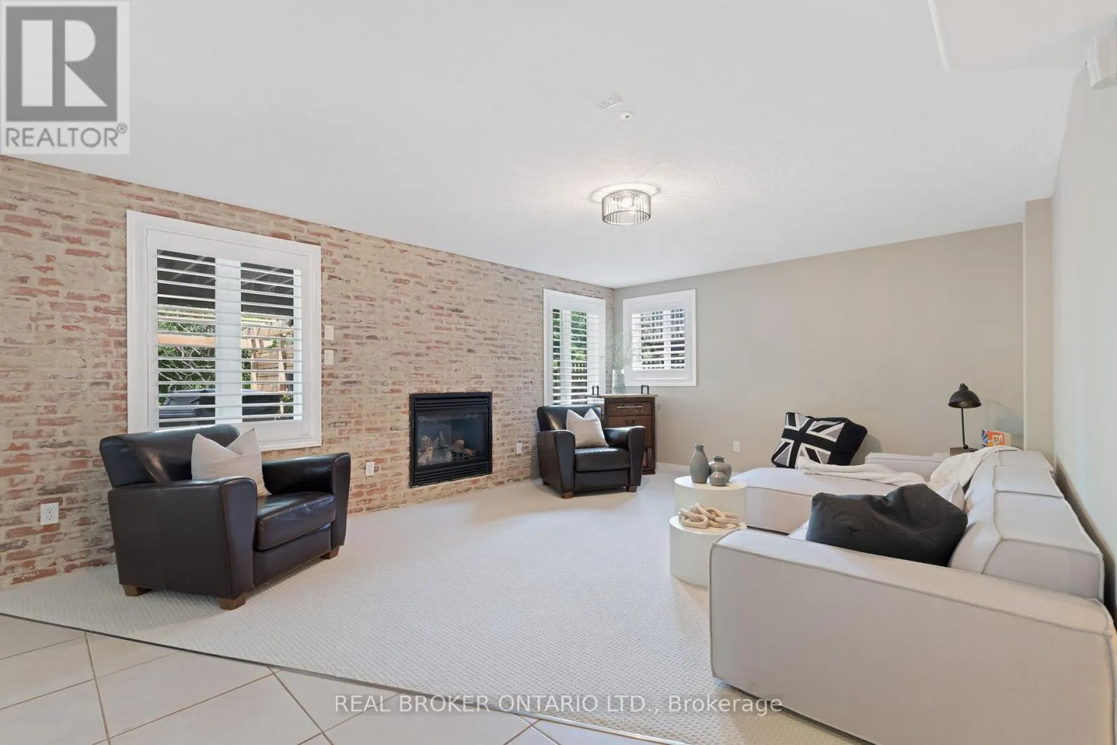 17 COUTTS COURT