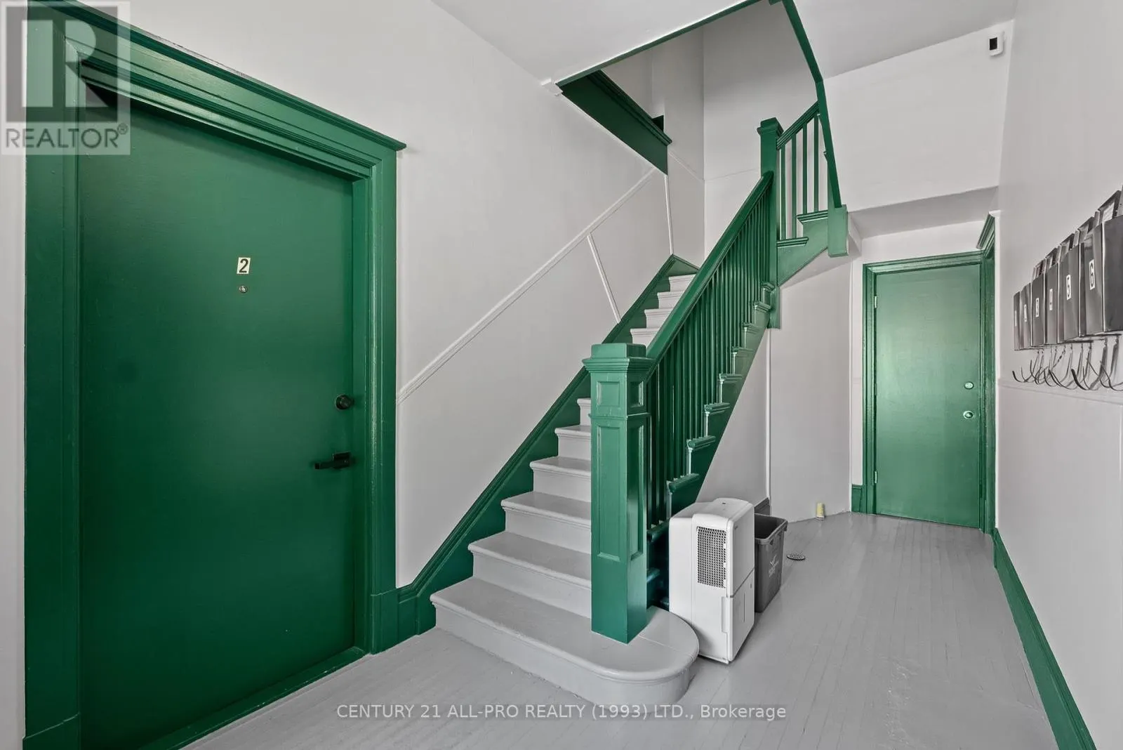 1 JAMES STREET W