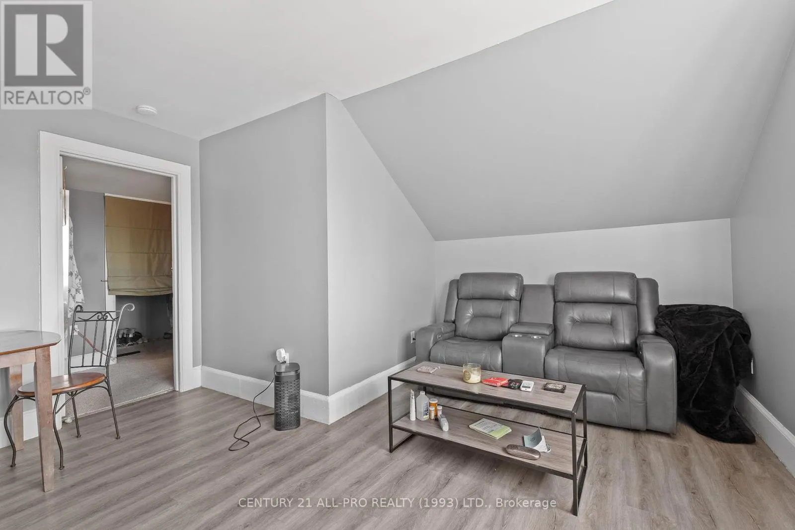 1 JAMES STREET W