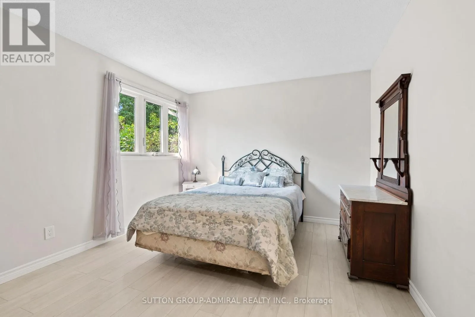 821 BRIDLE PATH CRESCENT