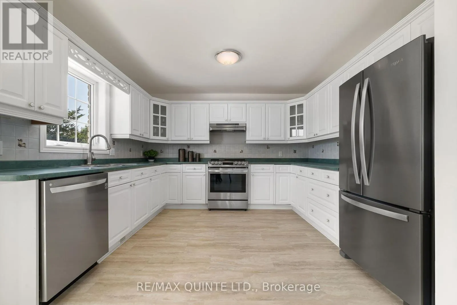 31 BAY BREEZE STREET