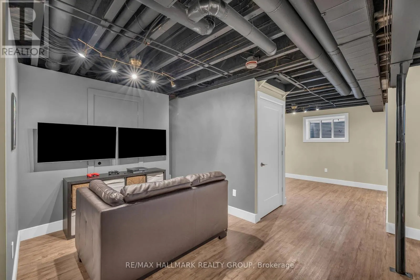 1077 SHEARER DRIVE