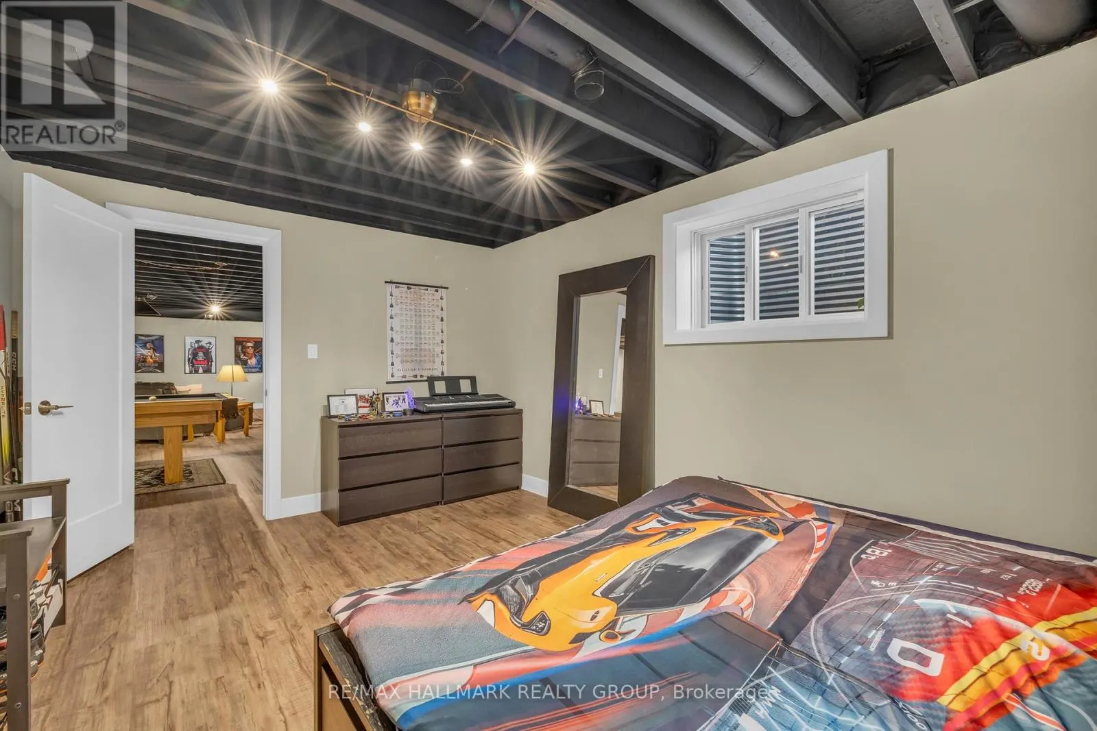 1077 SHEARER DRIVE