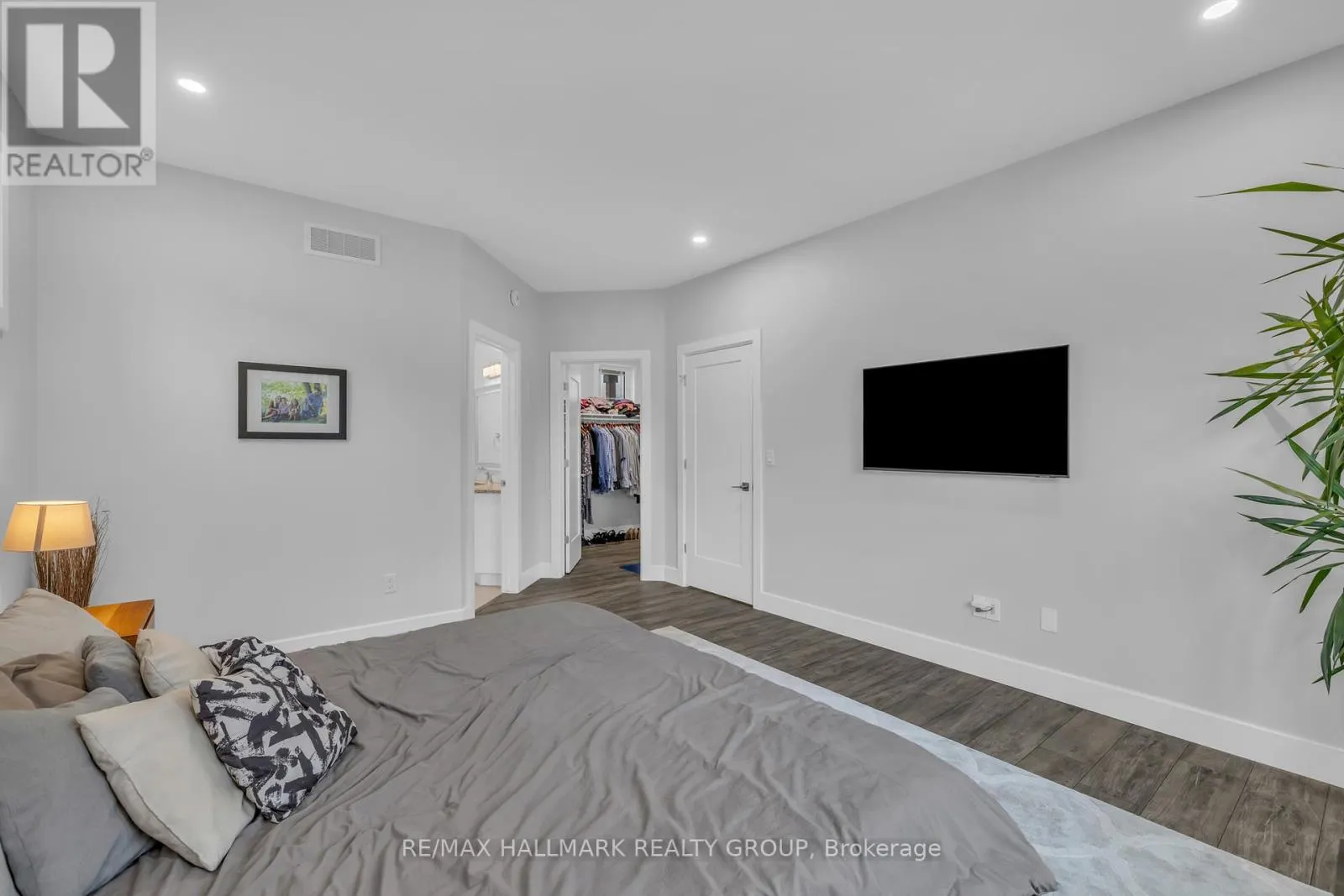 1077 SHEARER DRIVE