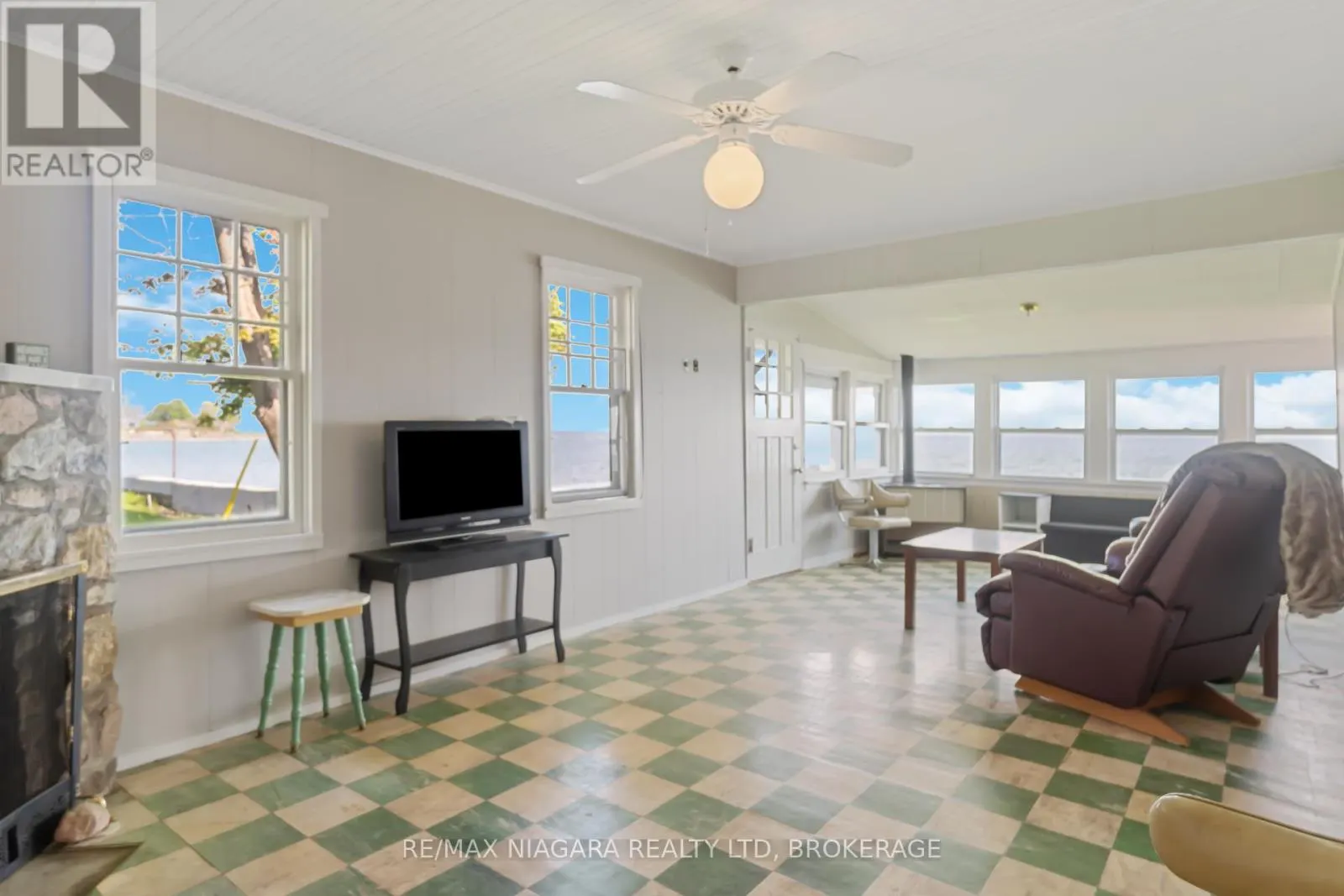 10953 LAKESHORE ROAD