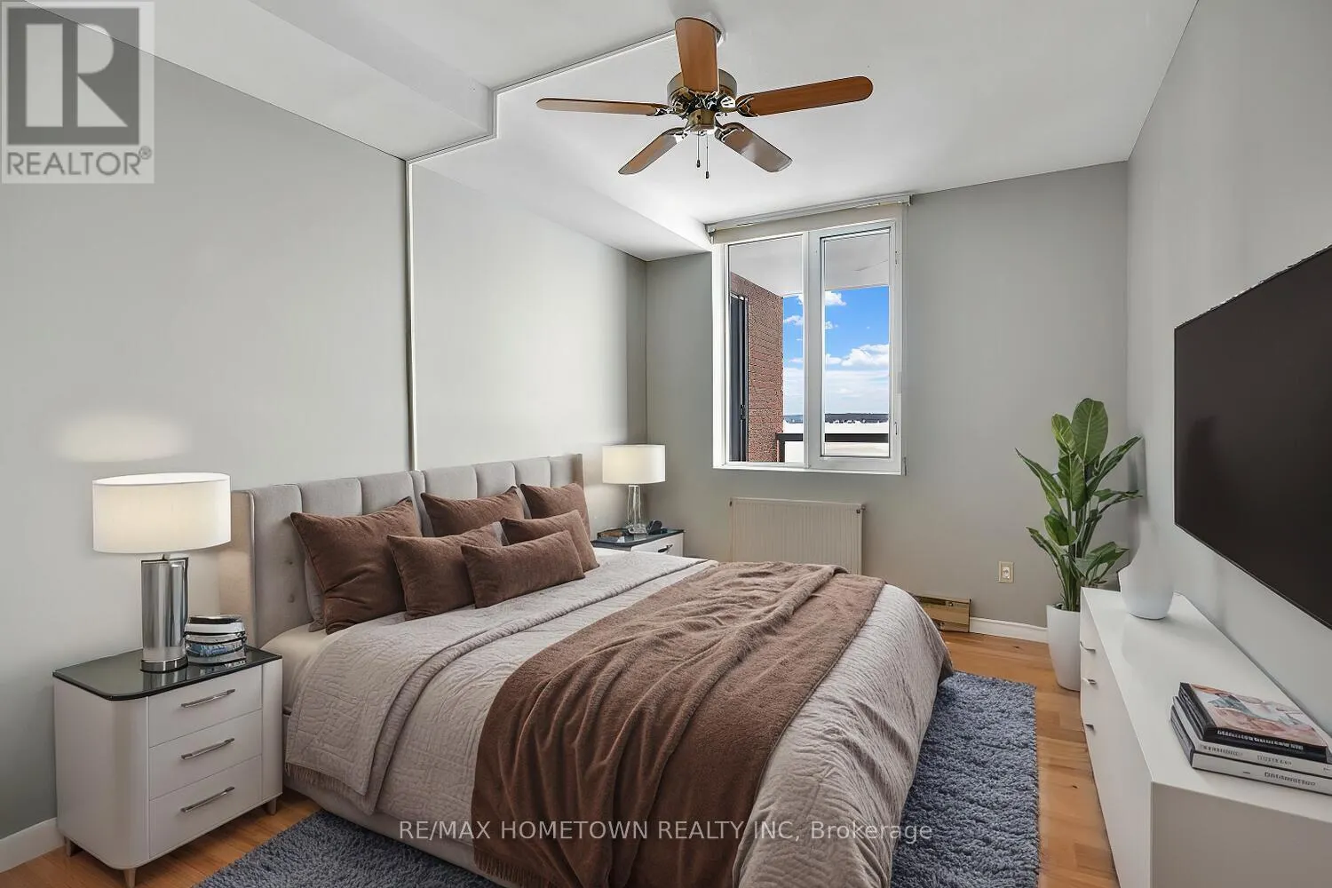 211 - 55 WATER STREET E