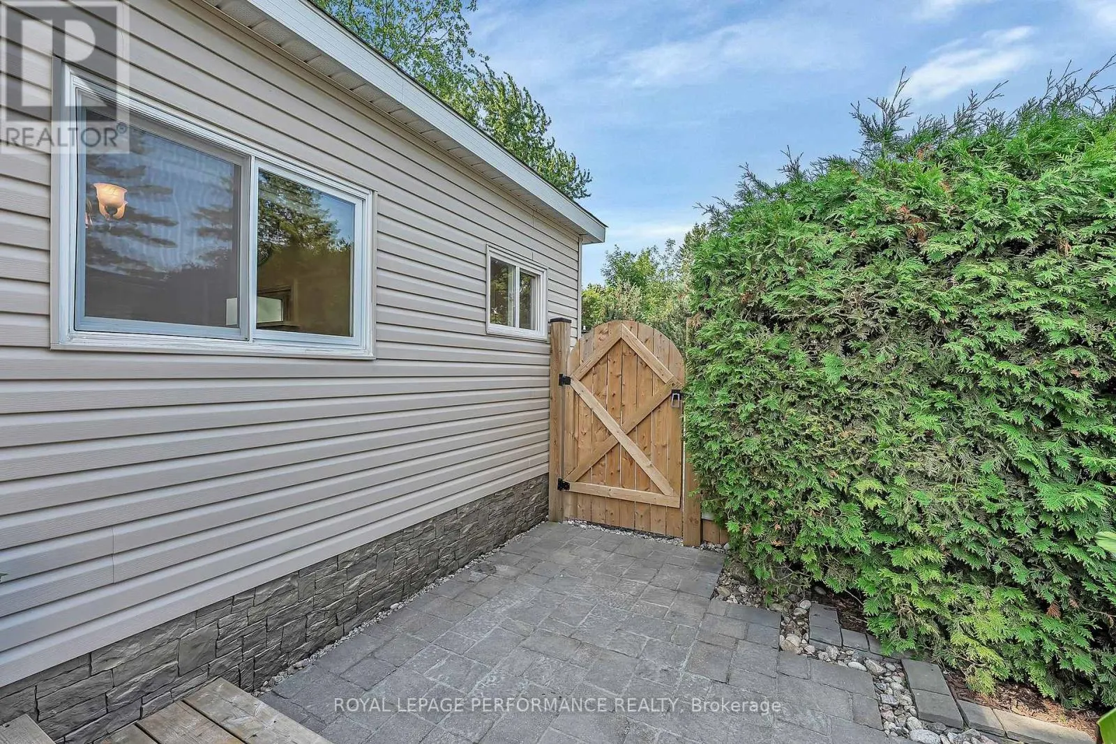8 BRADLEY GREEN COURT