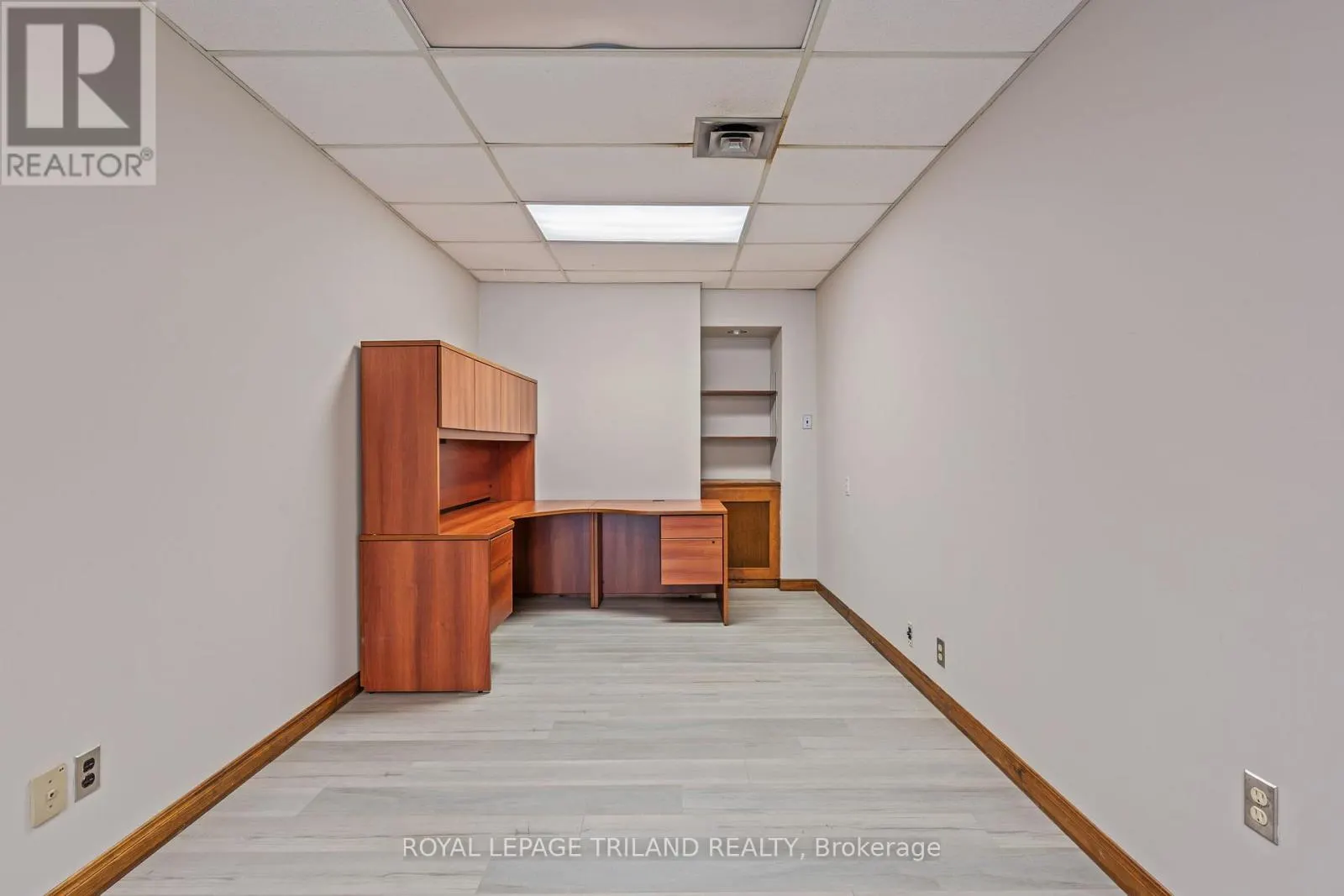 108 CENTRE STREET W