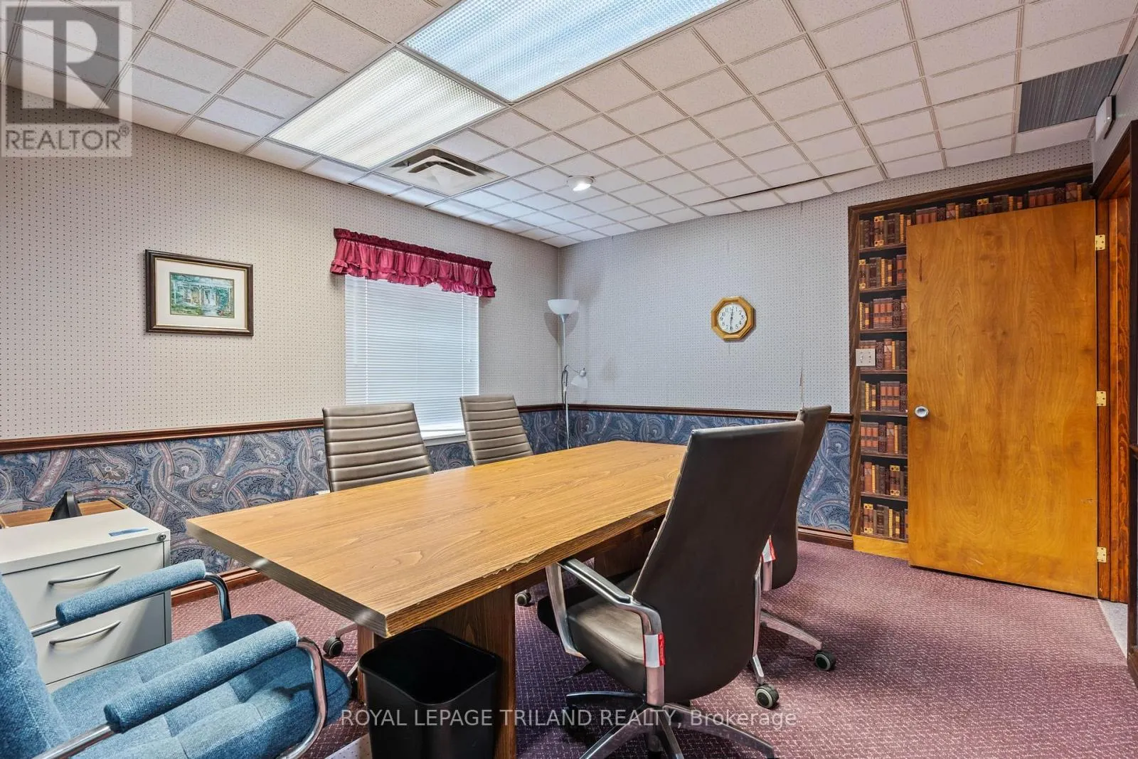 108 CENTRE STREET W