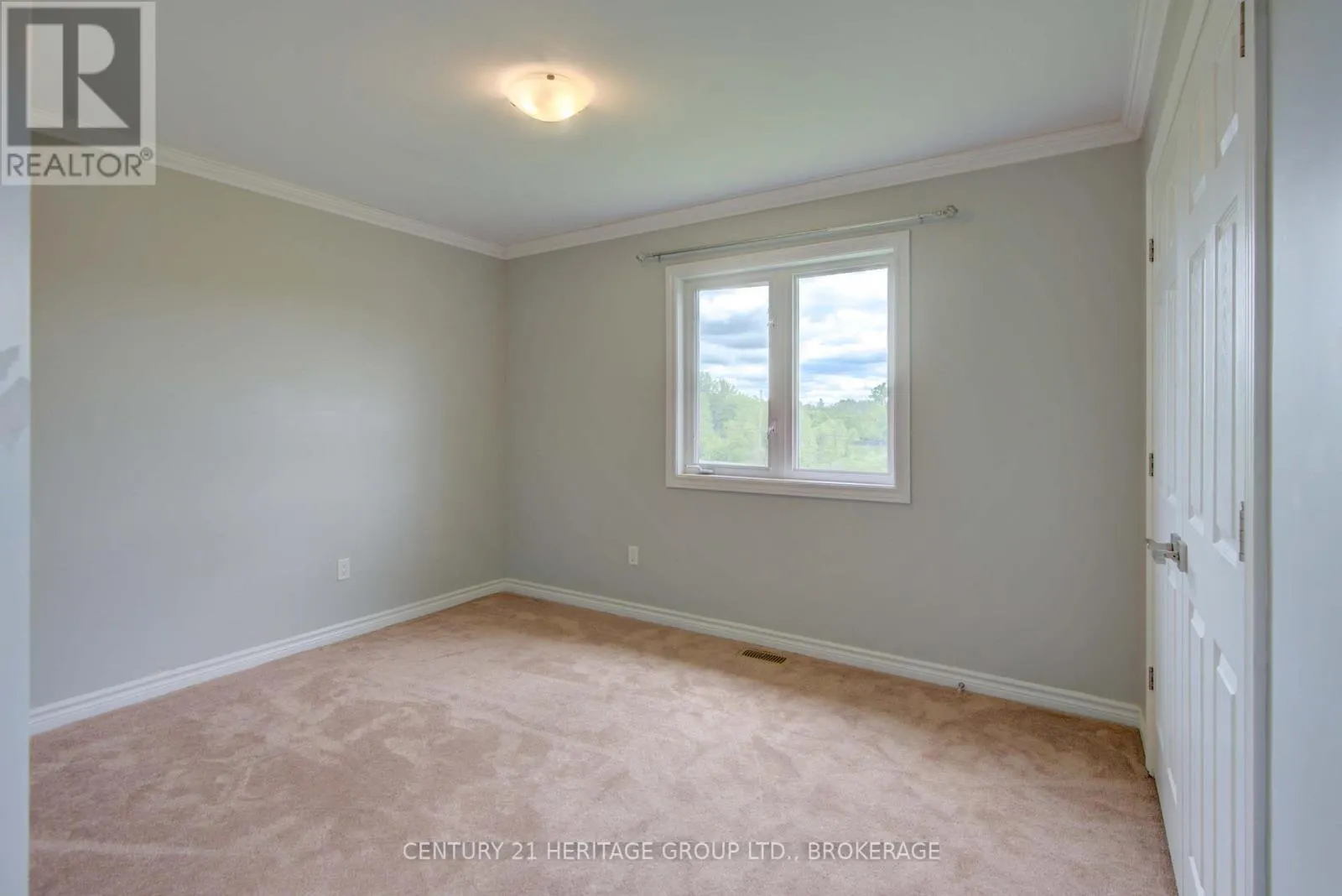 104 BRENNAN CRESCENT