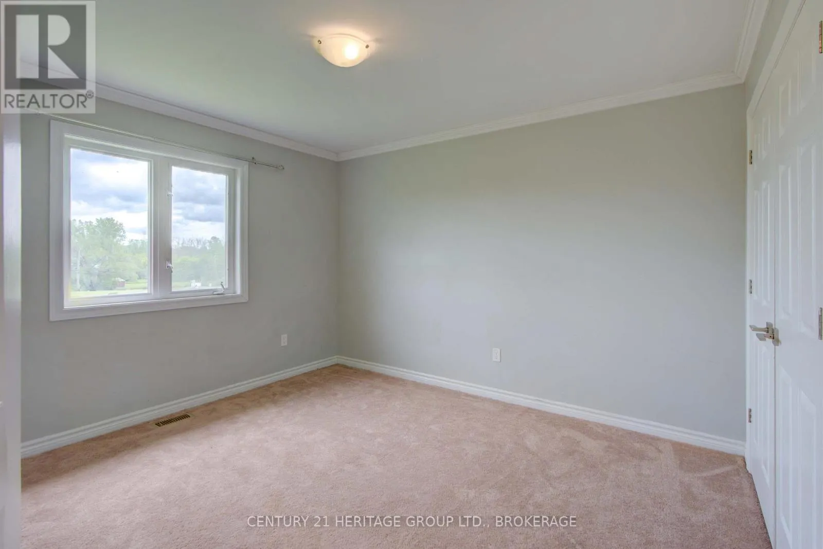 104 BRENNAN CRESCENT