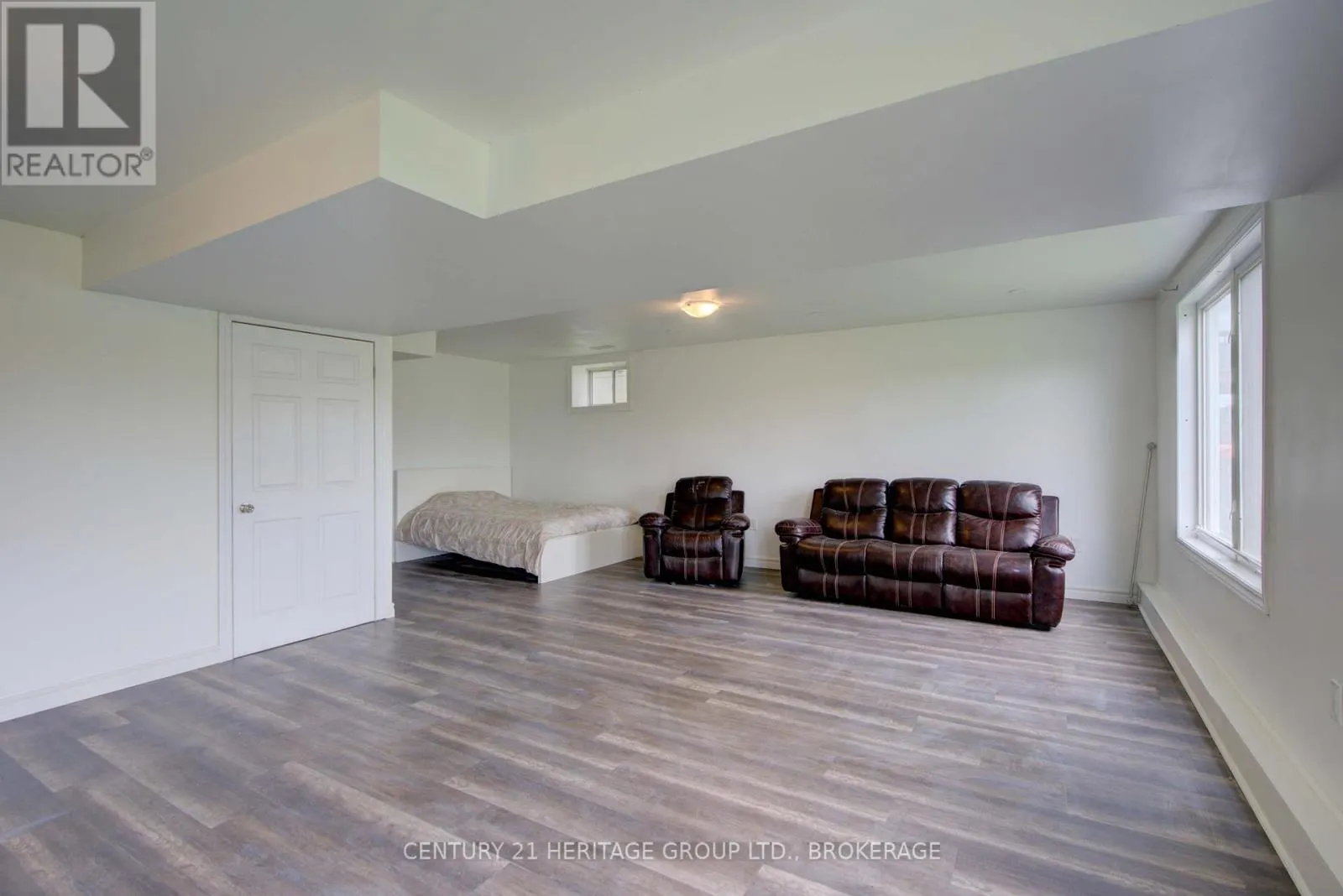 104 BRENNAN CRESCENT