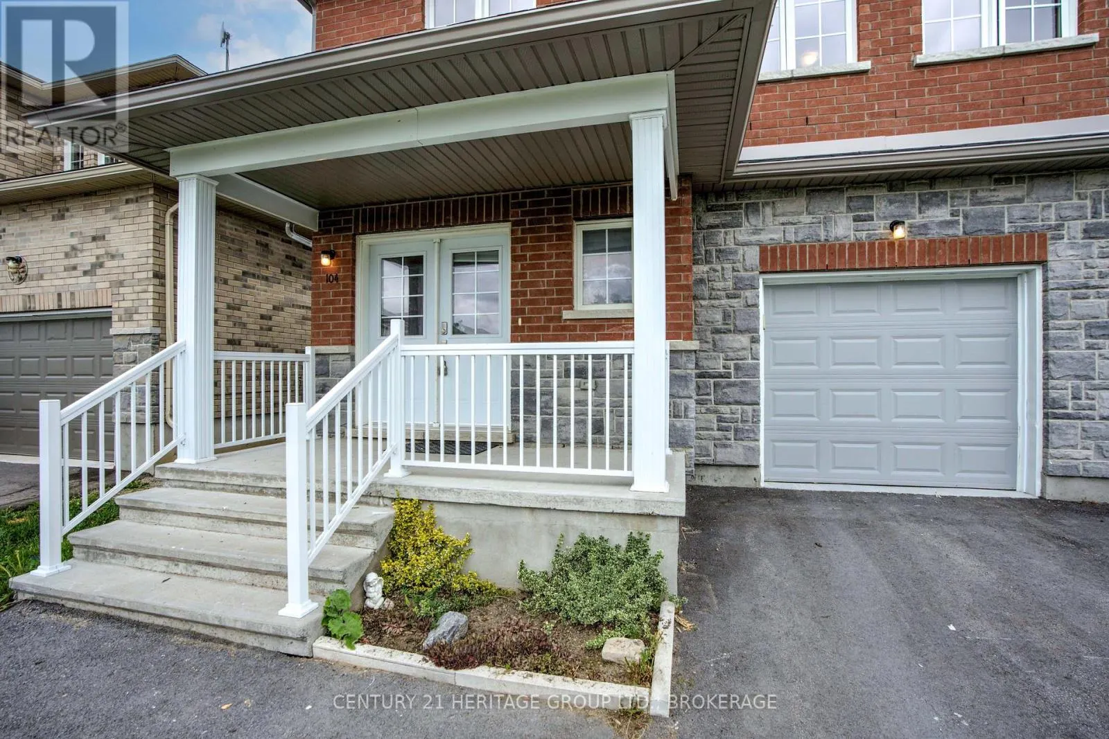 104 BRENNAN CRESCENT