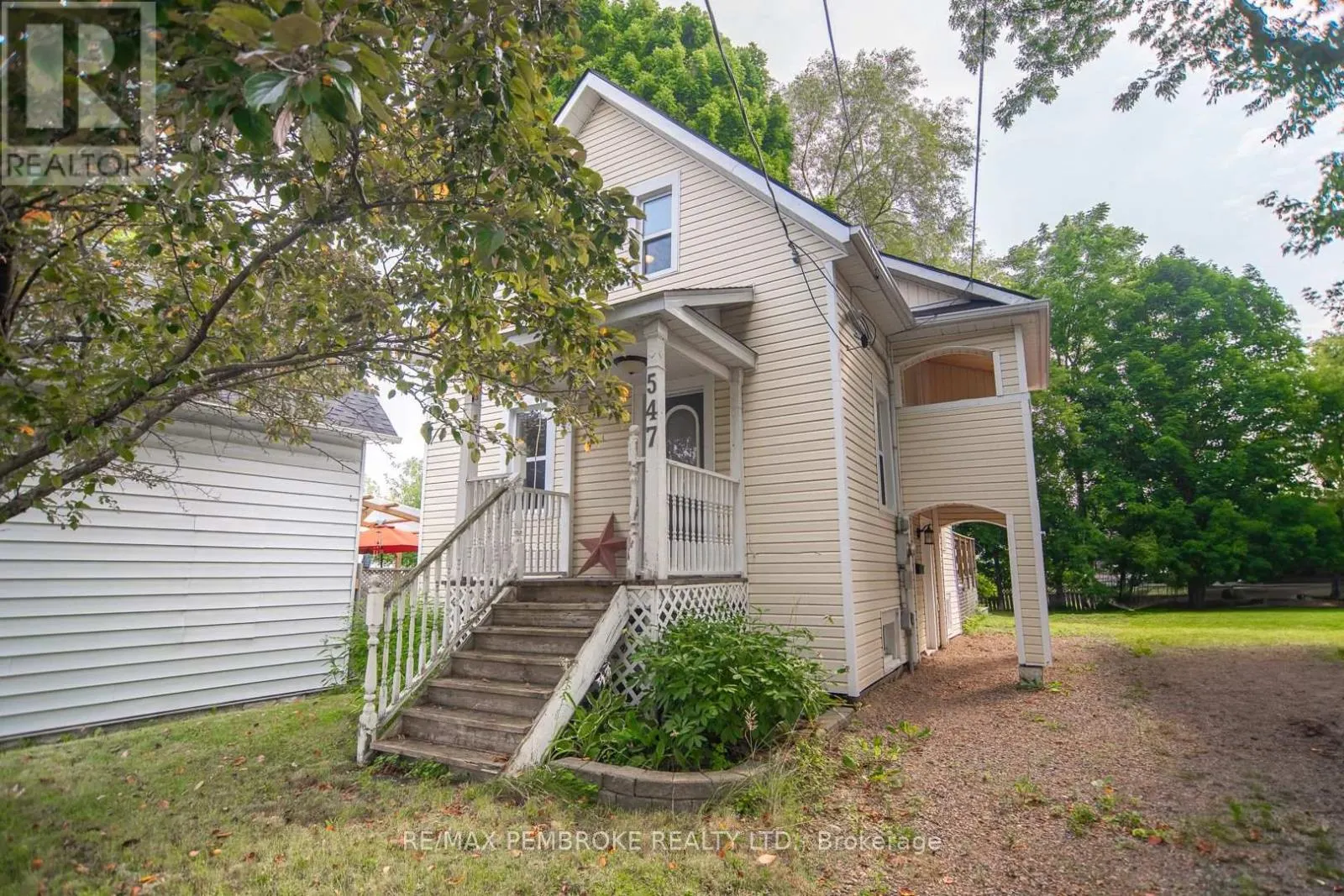 547 MACKAY STREET